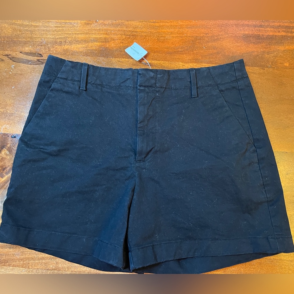 NWT Banana Republic Women’s Black Chino Shorts Mid Rise 5” Size 6